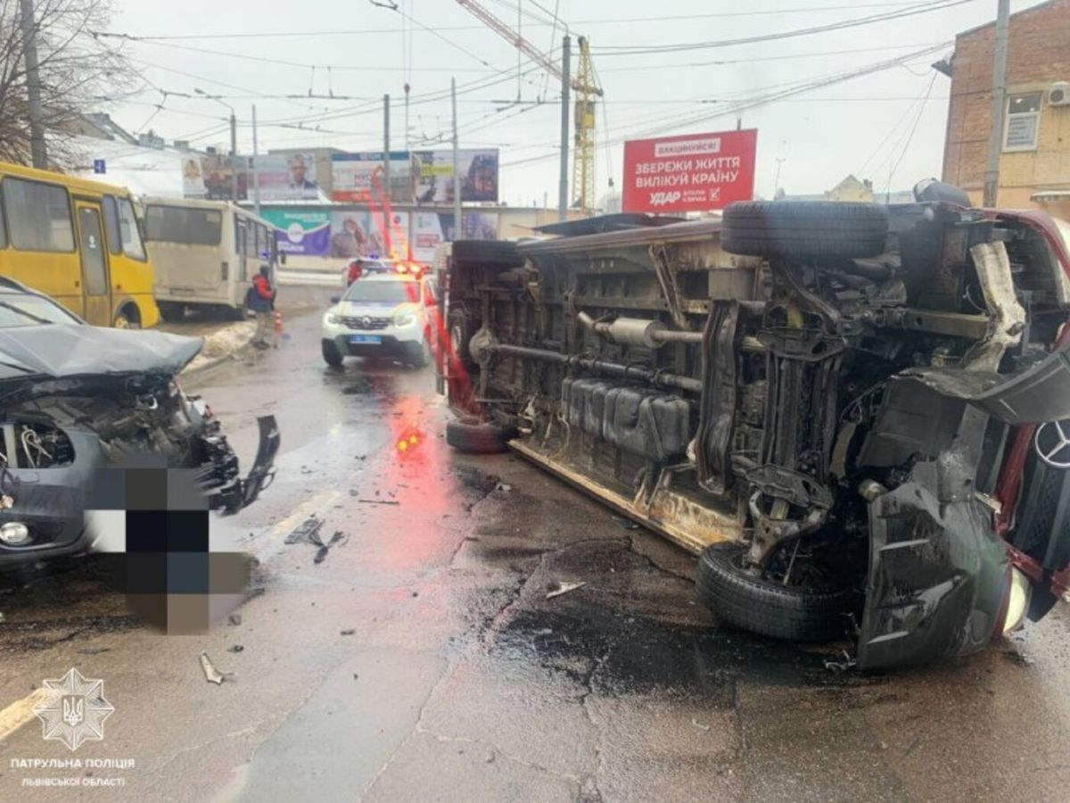 Через ДТП у Львові перекритий рух біля приміського вокзалу