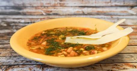 Мінестроне. Зимовий варіант класичного супу. Рецепт дня