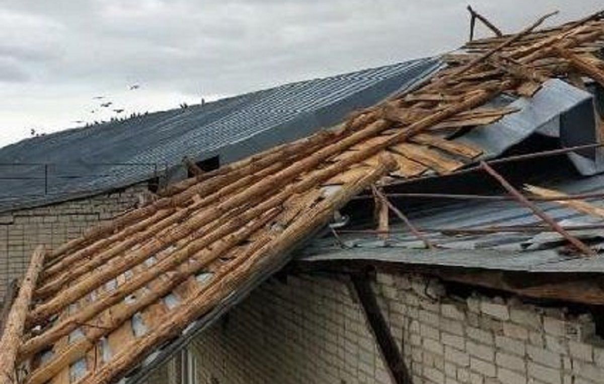 Вітер зірвав дах з притулку для літніх людей на Львівщині