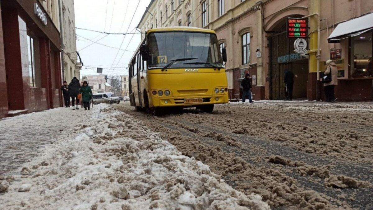 Вартість проїзду у маршрутках Чернівців зросла до 9 грн
