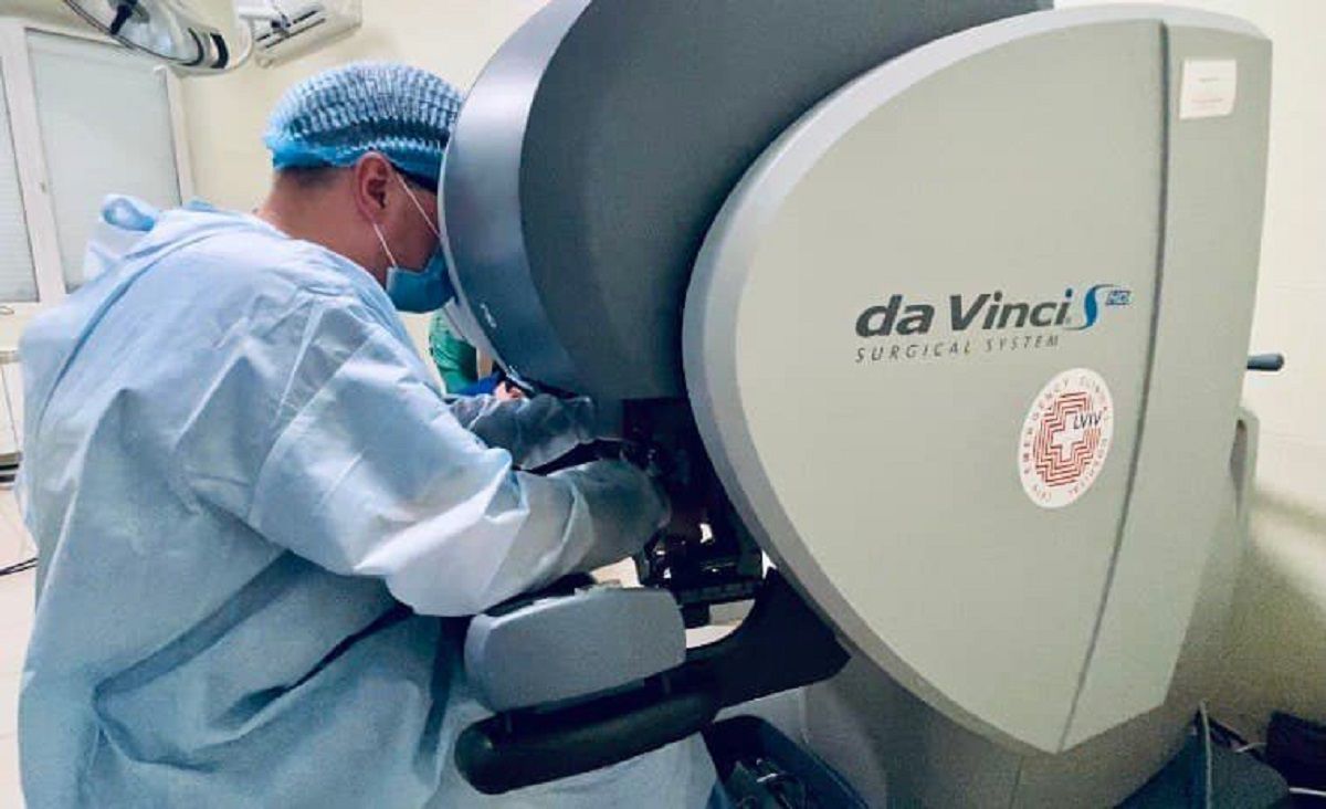 У Львові робот Da Vinci прооперував двох дітей з камінням у жовчному міхурі