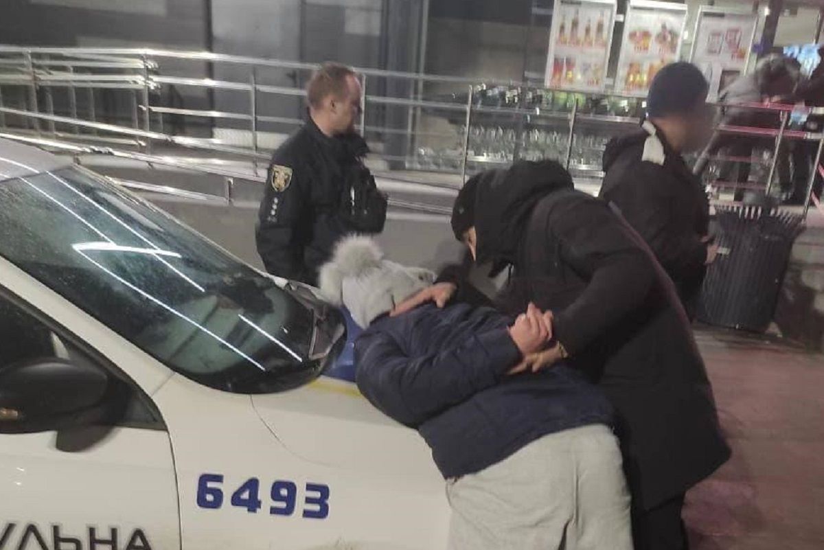 Волинська поліція затримала двох чоловіків, які підкинули вибухівку в райсуд
