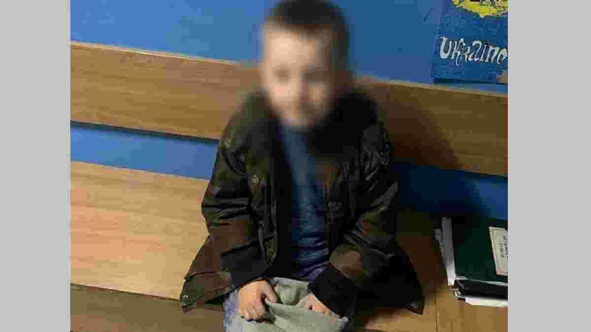 Суд оштрафував львів’янку, яка лежала п’яною на вулиці біля 4-річного сина

