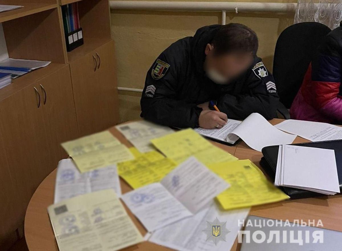 У сільських школах на Закарпатті виявили 19 вчителів з підробленими ковід-сертифікатами