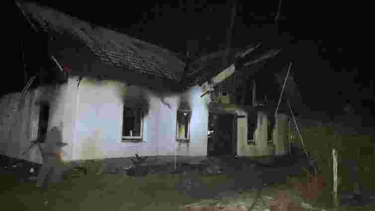 25-річний чоловік намагався спалити батьків у будинку на Прикарпатті
