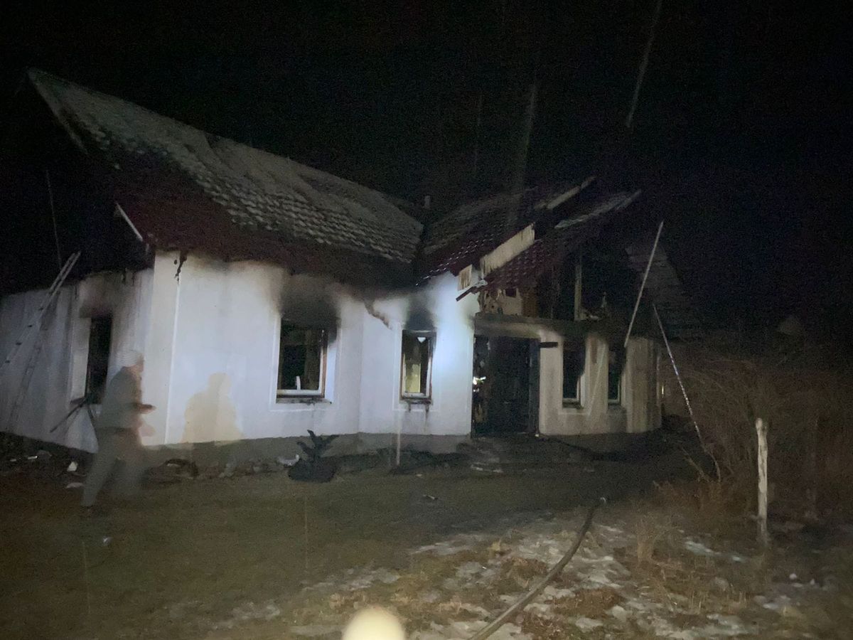 25-річний чоловік намагався спалити батьків у будинку на Прикарпатті
