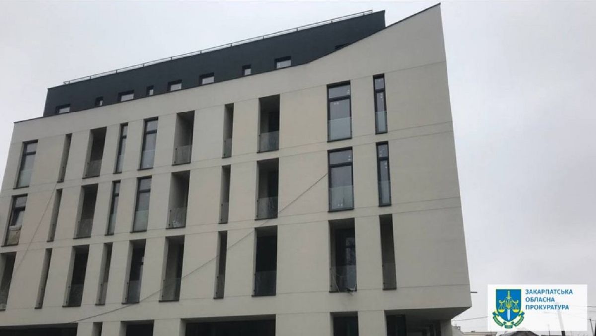 Двох інженерів звинувачують у підробці документів на багатоповерхівку ужгородського депутата 
