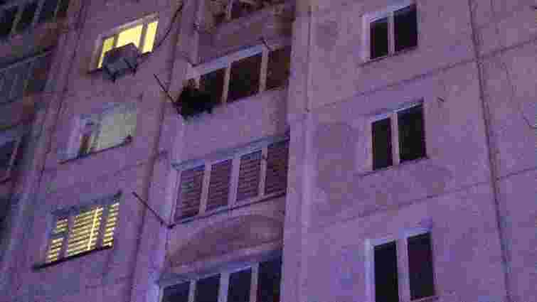 Мешканець Хмельницького стрибнув із сьомого поверху і повис на мотузках для прання