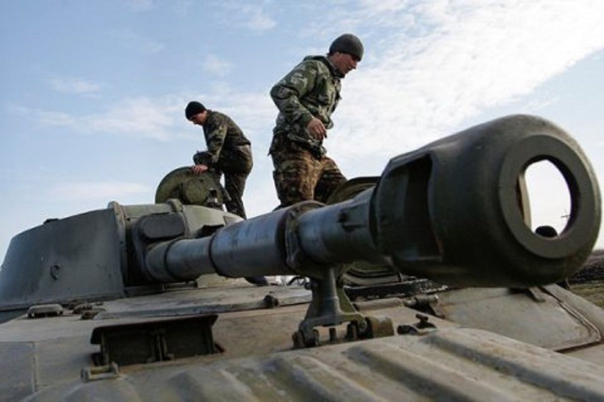 Розвідка повідомила про завезення в ОРДЛО пального, озброєння і танків