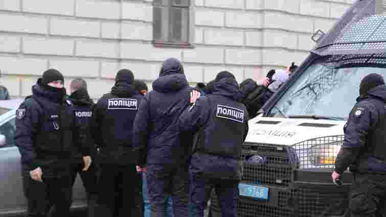 Суд арештував трьох підозрюваних у сутичках біля обмінника у центрі Києва