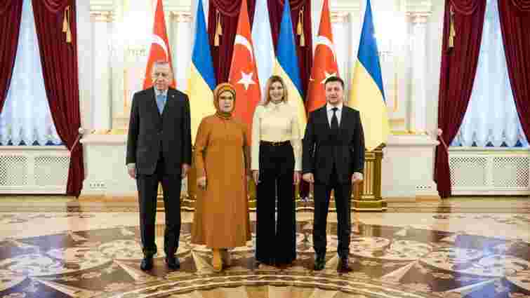 Президент Туреччини з дружиною захворіли на ковід після візиту в Київ