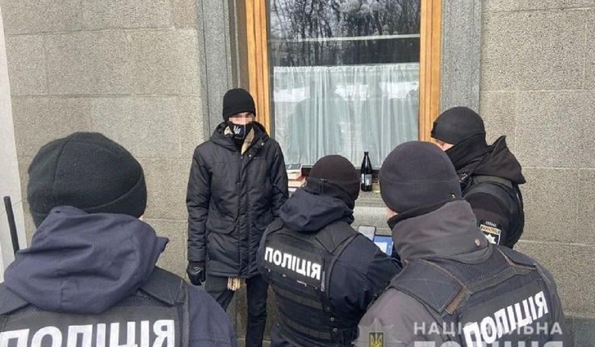 27-річний львів’янин розбив молотком вікно у Верховній Раді