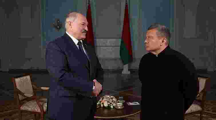 Лукашенко поскаржився, що Путін досі не надав йому звання полковника