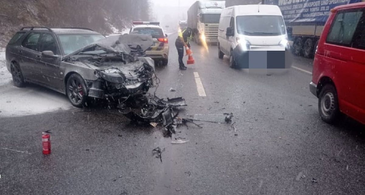 На об'їзній дорозі Львова ускладнений рух через ДТП