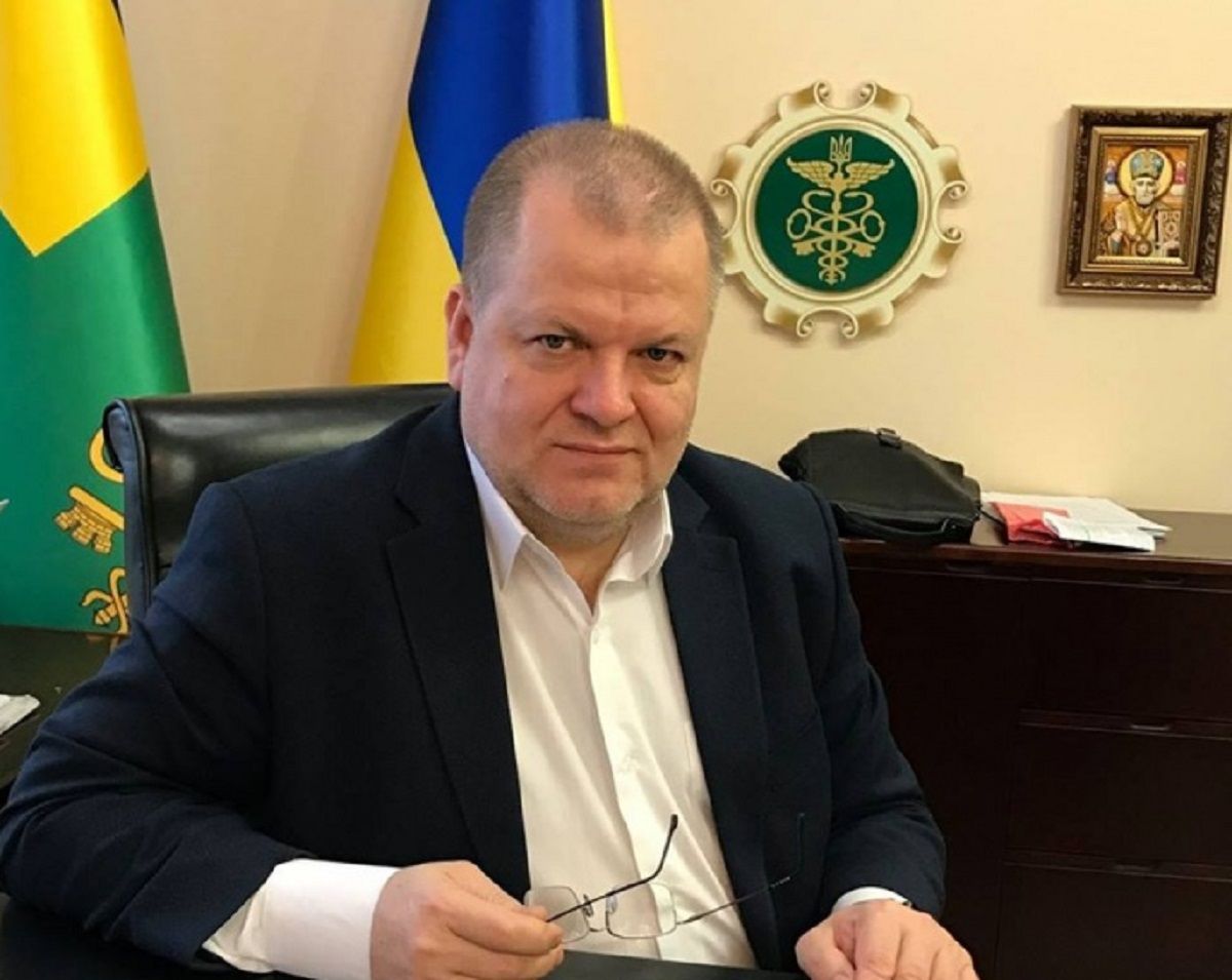 Екс-начальника Волинської митниці звільнили від покарання за стеження за підлеглим
