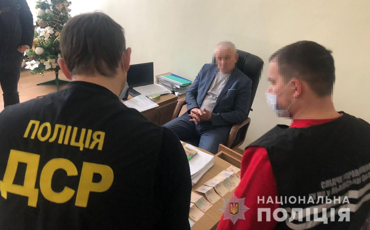 Затриманого на хабарі директора львівського училища відправили під домашній арешт