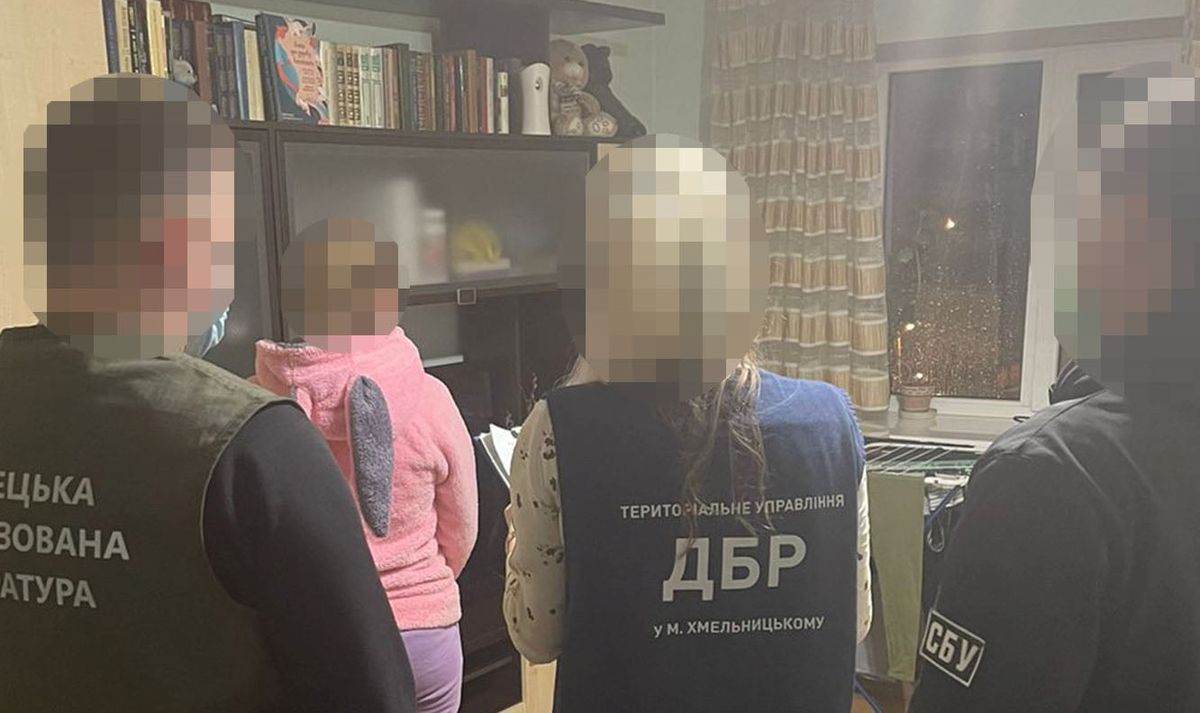СБУ викрила прикордонницю з Буковини на вимаганні грошей в іноземців
