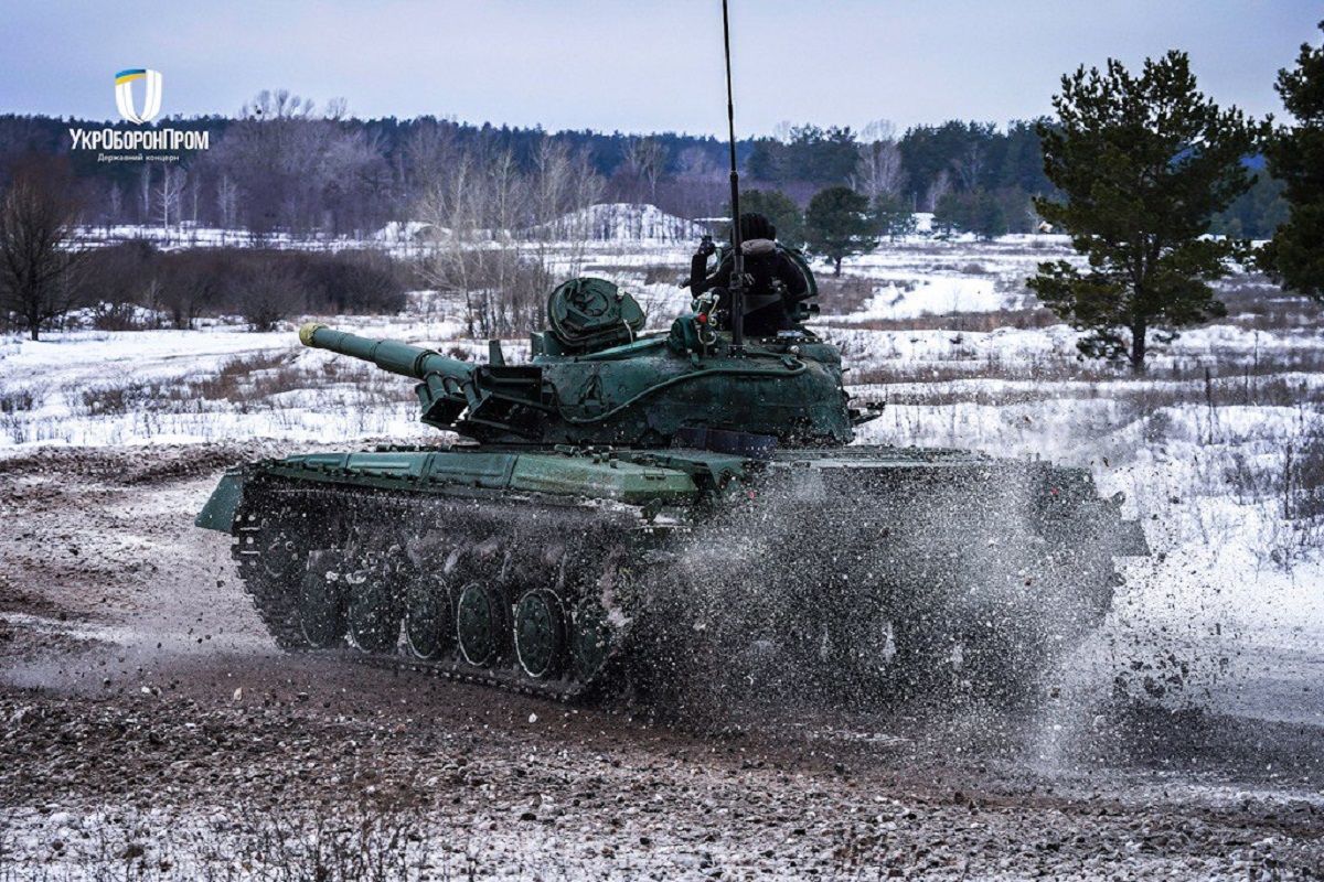 «Укроборонпром» показав фото випробувань модернізованого танка Т-64