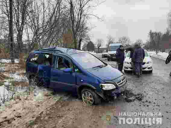 П’яний водій врізався у дерево під час втечі від поліції на Рівненщині