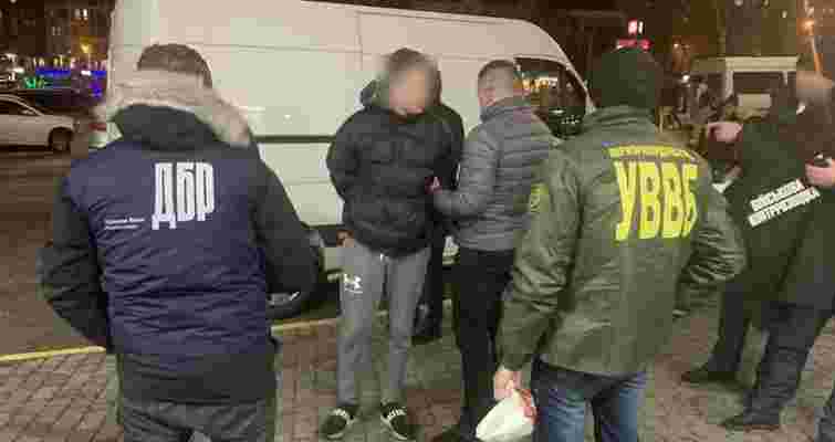 На Львівщині прикордонник вимагав 1250 доларів за працевлаштування - ZAXID.NET