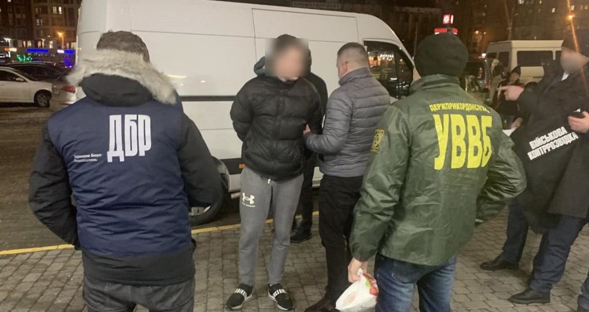 На Львівщині прикордонник вимагав 1250 доларів за працевлаштування