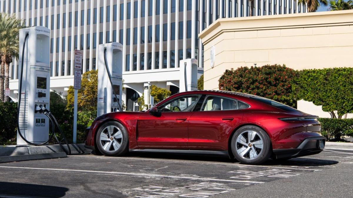 Porsche Taycan потрапив до Книги рекордів Гіннеса за найменший час заряджання