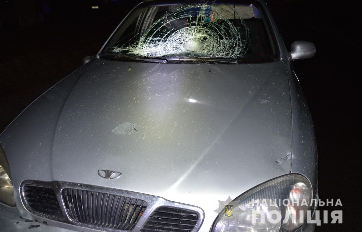 На переході у Володимирі 21-річний водій Daewoo Lanos збив двох пішоходів 