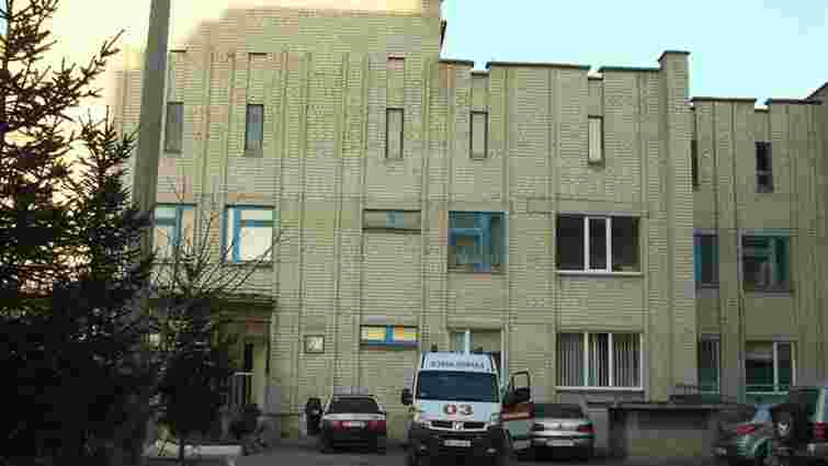 Під час ремонту лікарні на Тернопільщині до туалету забули провести каналізацію