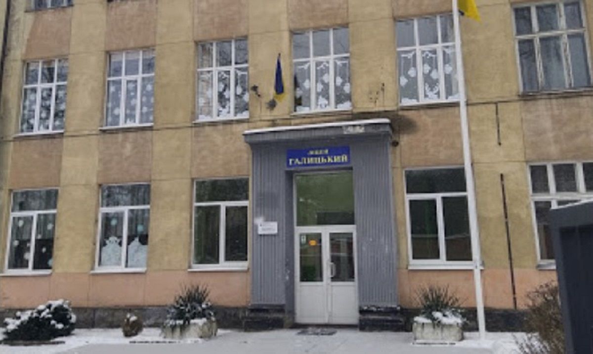 Невакцинована медсестра львівського ліцею скасувала своє відсторонення від роботи