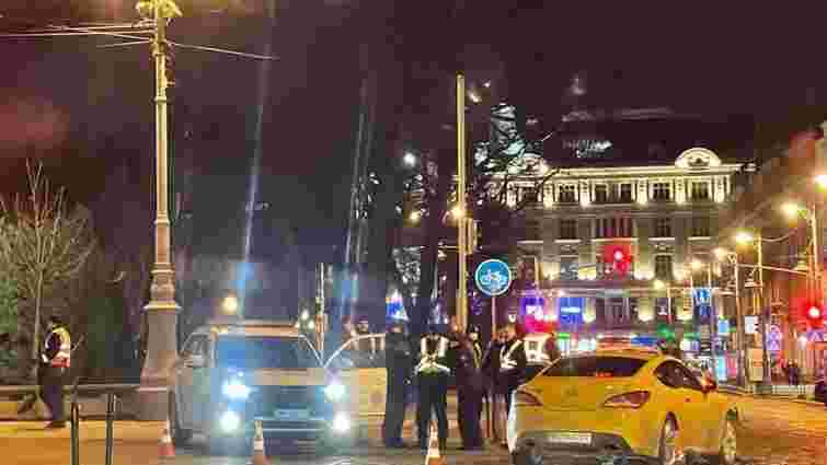 П'яний водій спорткару Hyundai влетів в поліцейське авто в центрі Львова