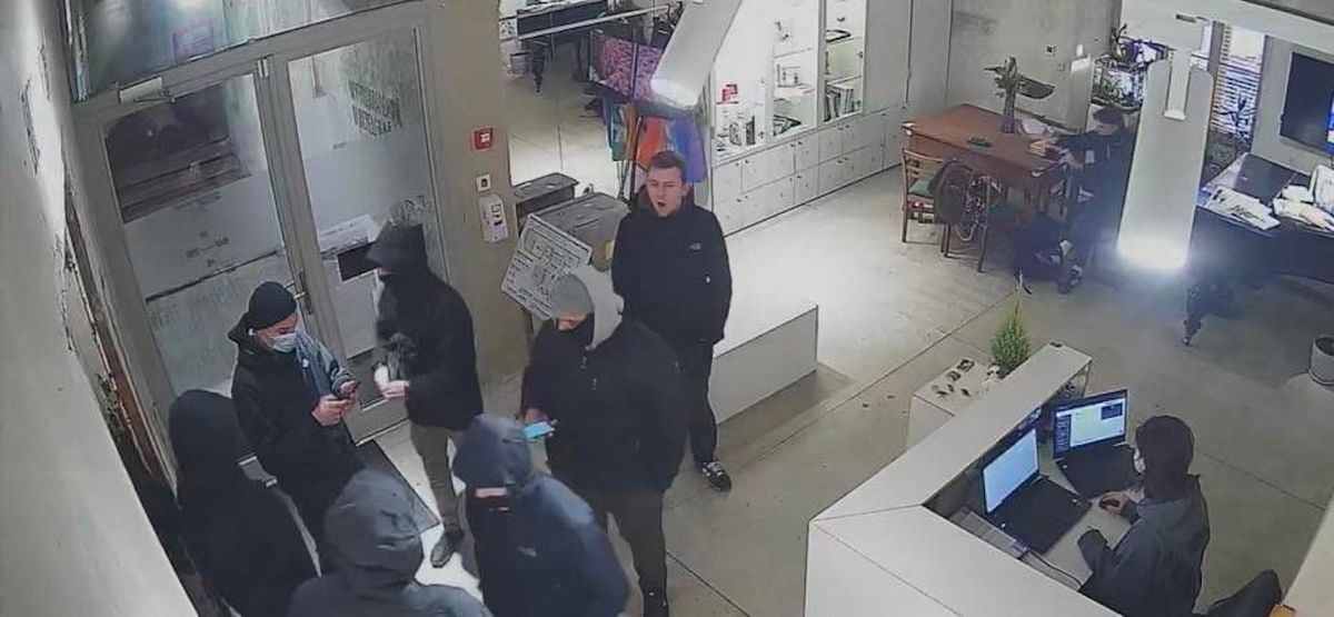 Група невідомих зірвала виставку у львівському мистецькому центрі