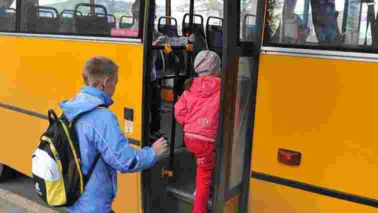 Чернівецькі перевізники відновили пільговий проїзд для школярів у маршрутках
