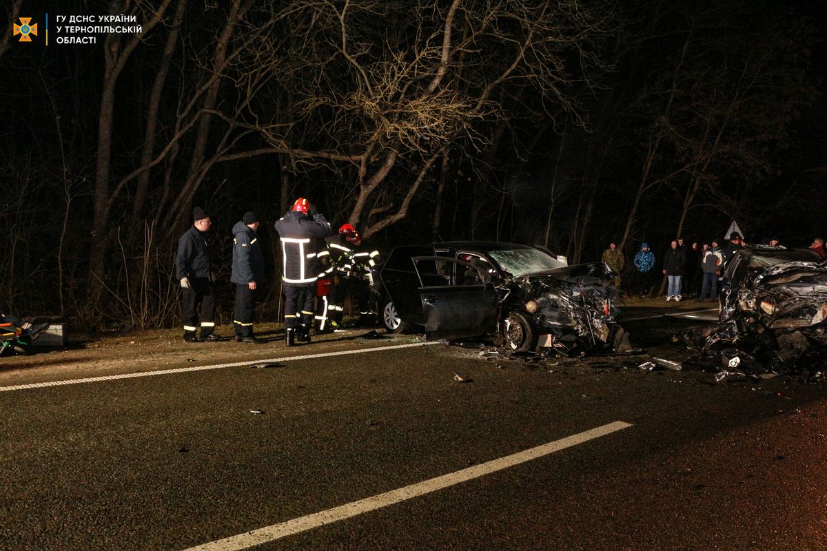 У лобовій ДТП під Тернополем загинула жінка, ще троє постраждало