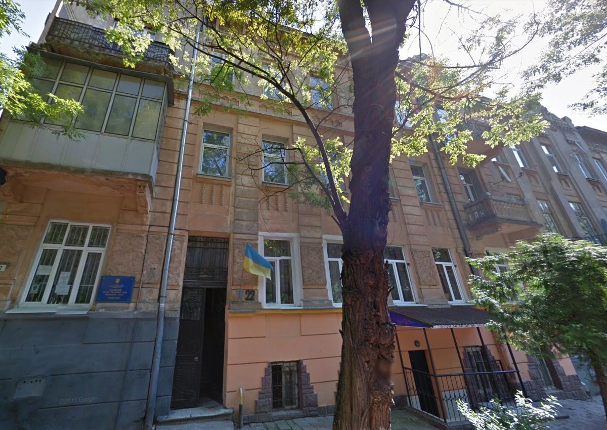 Трьох львів’ян госпіталізували після спроби спалити ялинку в каміні
