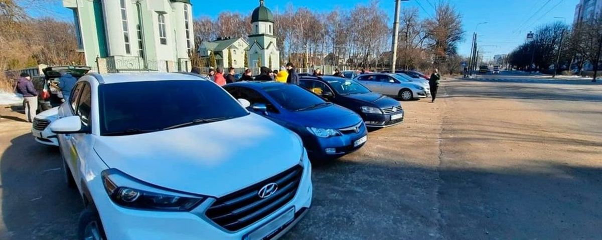 Тернопільські таксисти протестують через низькі тарифи Uber та Uklon