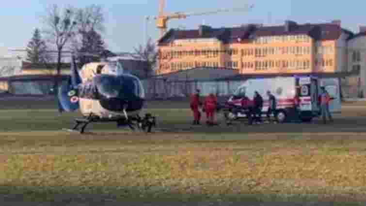 Водія вантажівки гелікоптером доставили в лікарню після ДТП біля Золочева