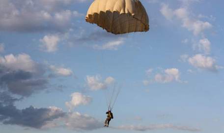 Після невдалого стрибка з парашутом 25-річний львів’янин впав в кому