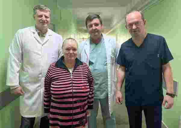 67-річна мешканка Борислава три місяці проходила зі зламаним хребтом