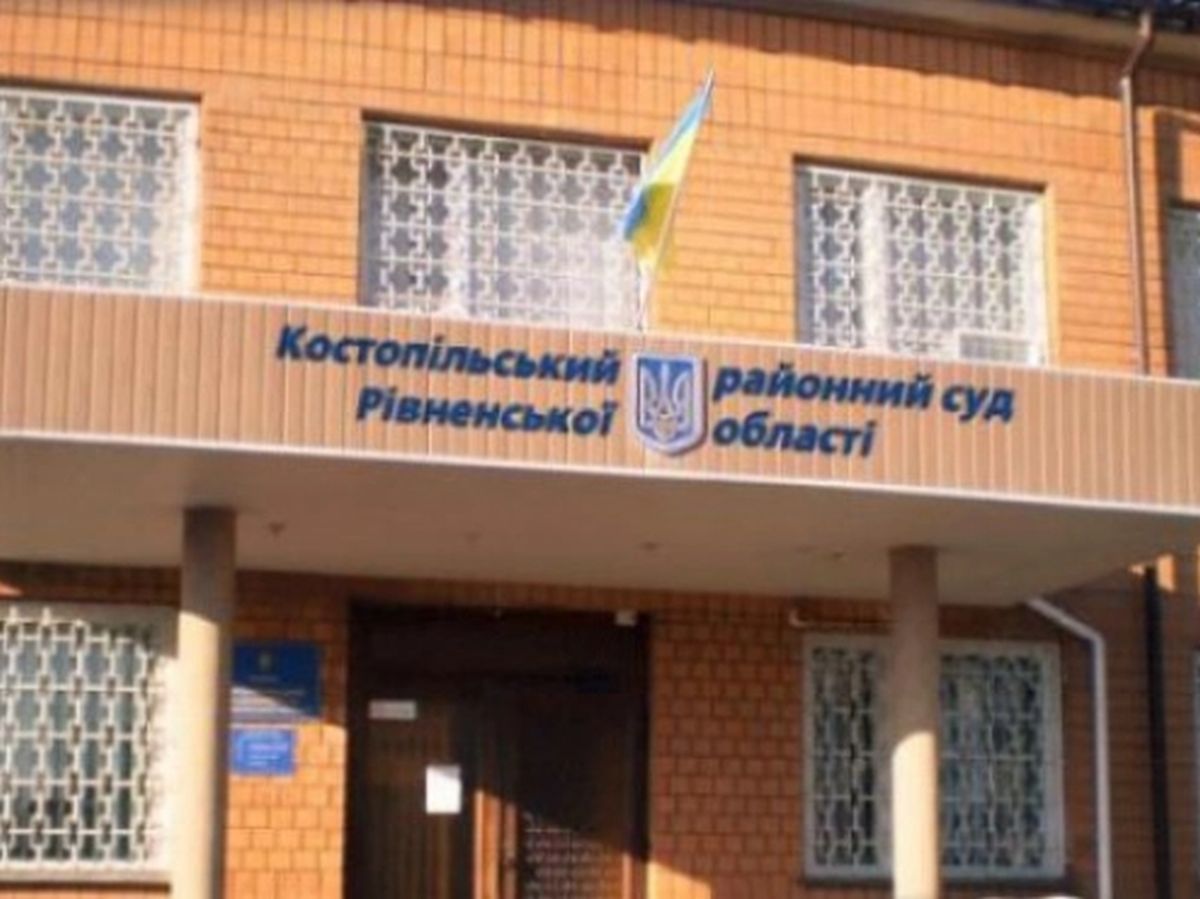 Домашньому насильнику з Рівненщини дозволили виплатити у розстрочку штраф за хабар
