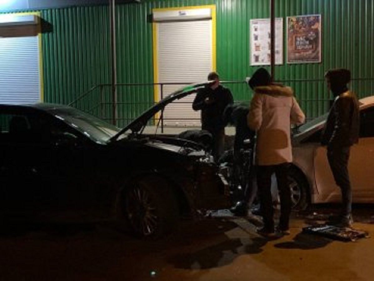 У Луцьку 21-річний водій Lexus в'їхав у припарковані автомобілі 