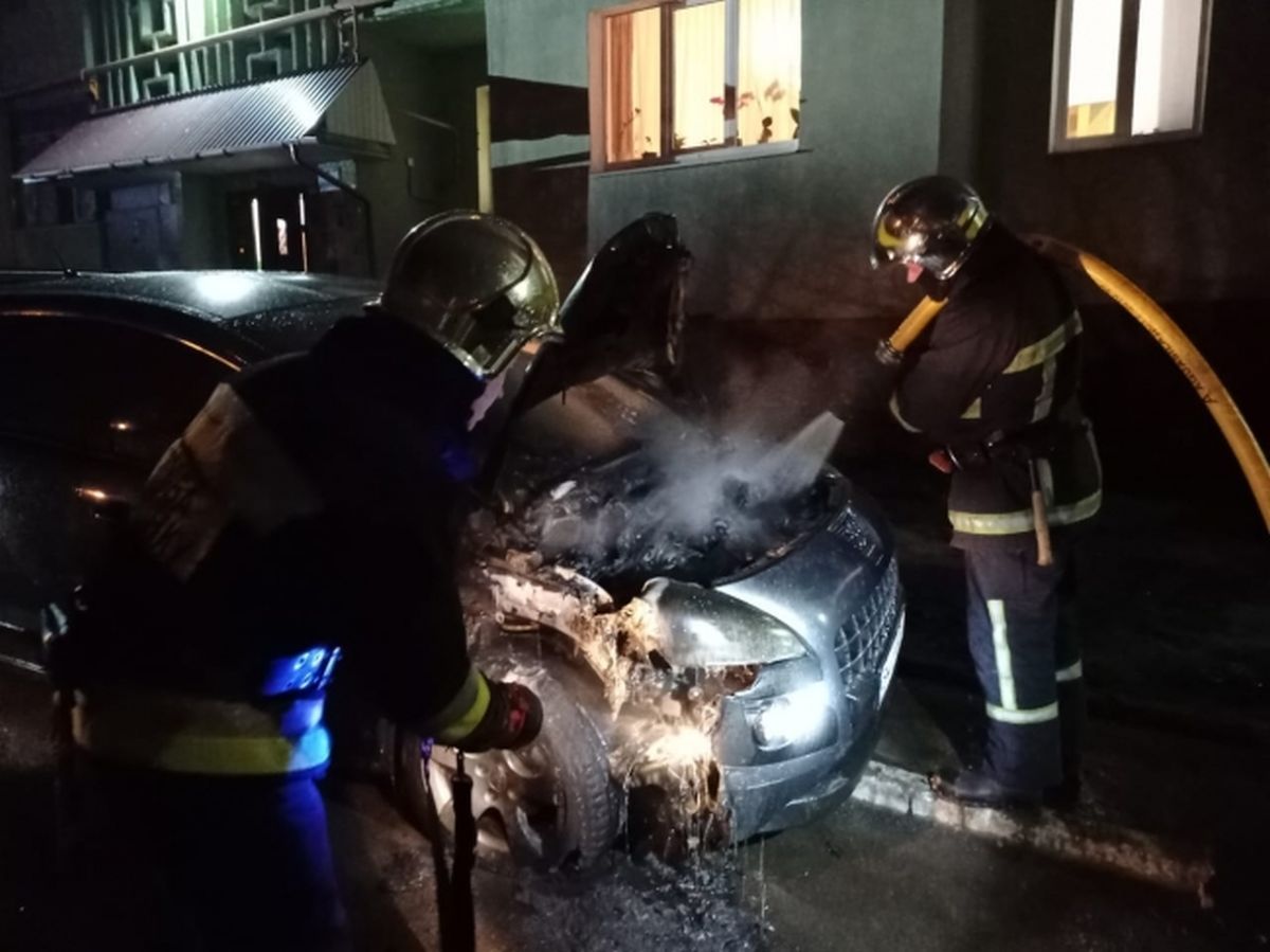 Невідомі уночі підпалили автомобіль 32-річного рівненського підприємця