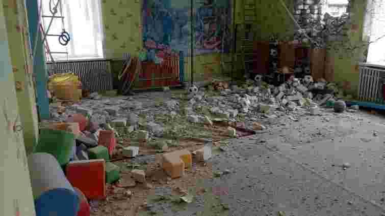 Росіяни обстріляли Станицю Луганську, снаряд влучив у дитсадок