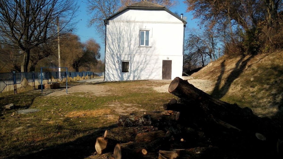 Батьки учнів через суд скасували закриття школи під Тернополем