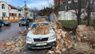 Вітер повалив у Львові цегляну стіну на припарковані авто. Фото дня