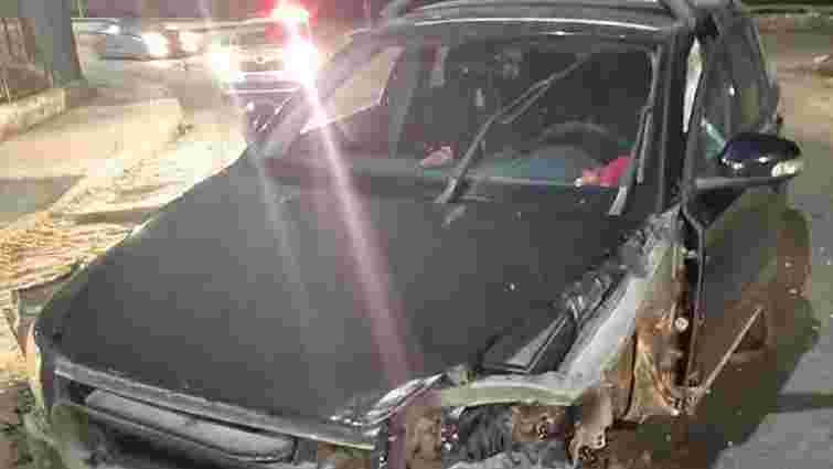 Біля Львова п’яний водій розбив своє авто та пішки втікав від поліції