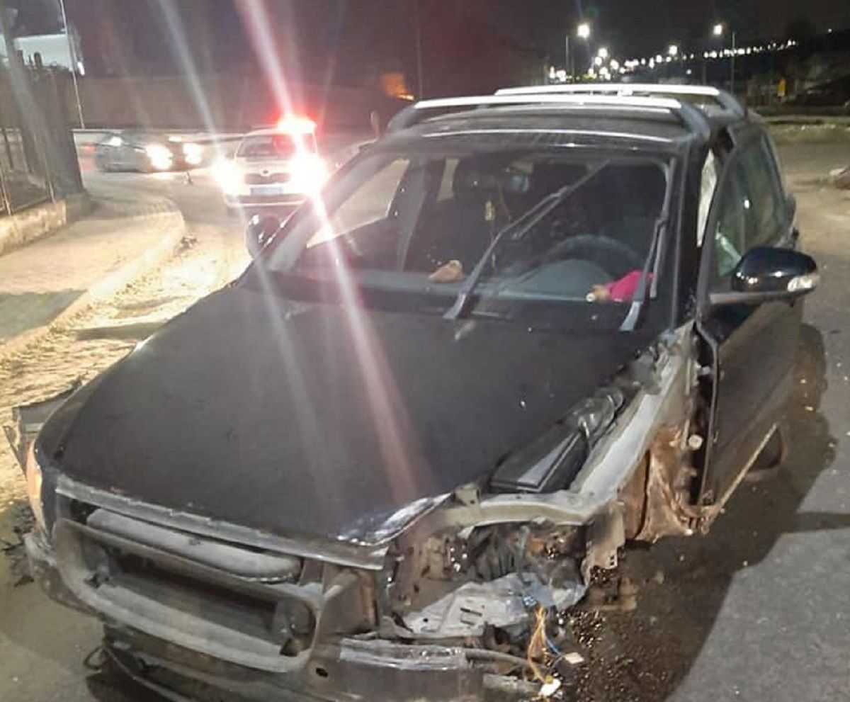 Біля Львова п’яний водій розбив своє авто та пішки втікав від поліції