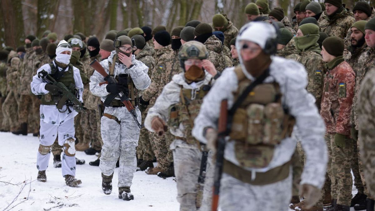 Більшість українців впевнені, що вторгнення Росії вдасться відбити