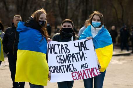 Сотні людей вийшли на Марш єдності у Львові