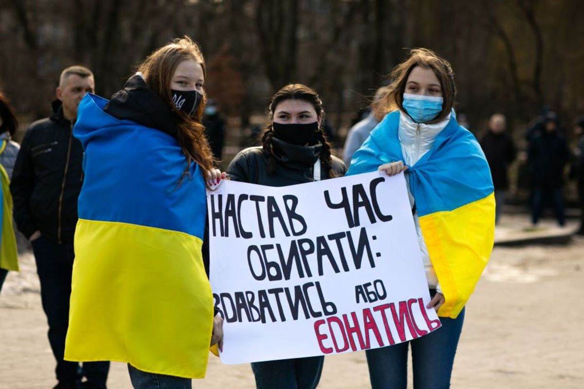 Сотні людей вийшли на Марш єдності у Львові