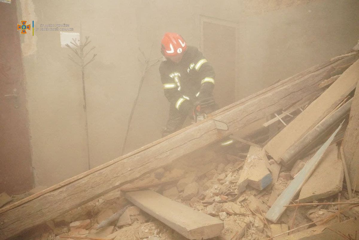 У житловому будинку в центрі Львова обвалилась сходова клітка